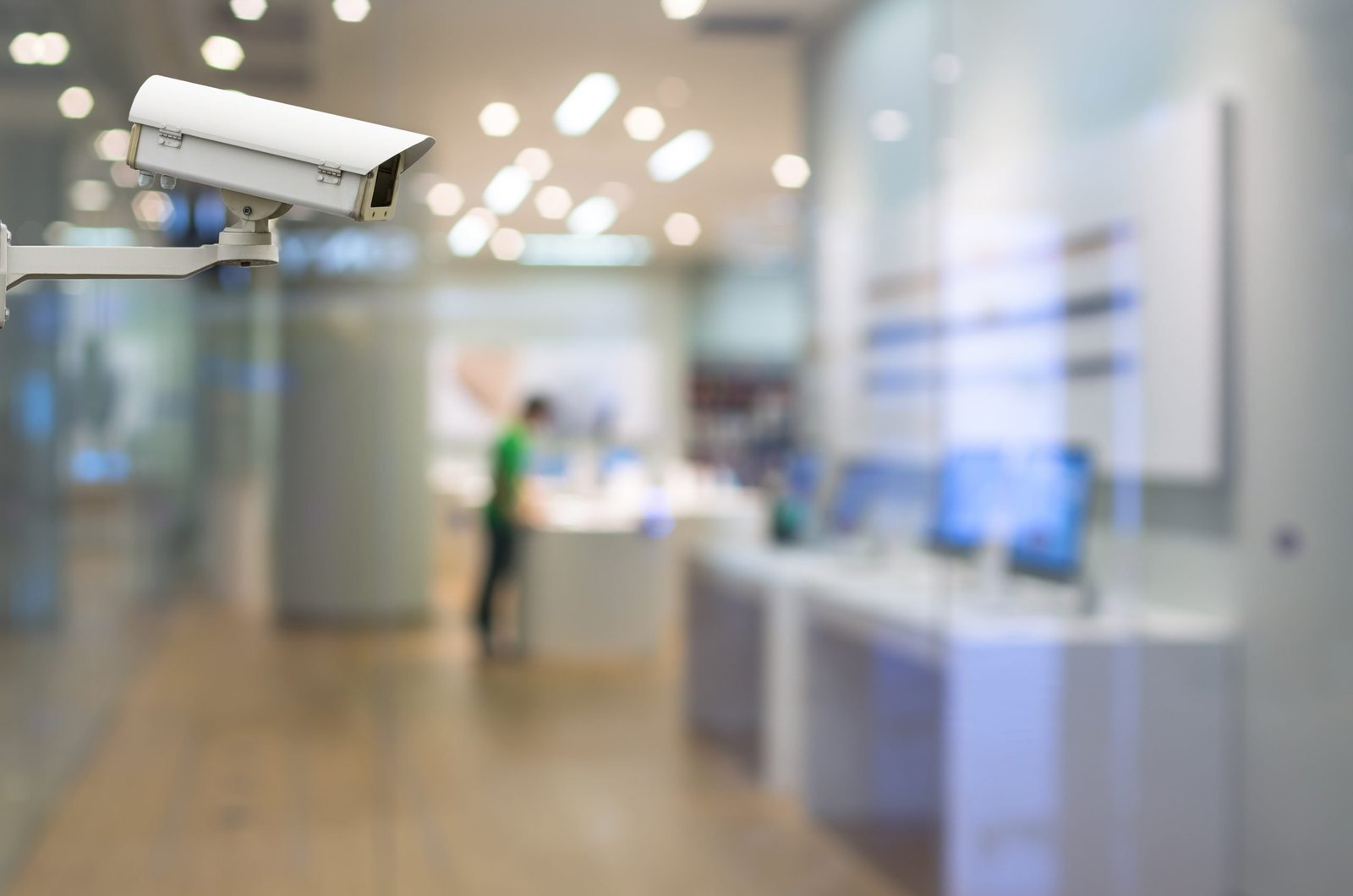 CCTV security camera on monitor the abstract store blurred in ha conseils de sécurité dans un lieu de travail